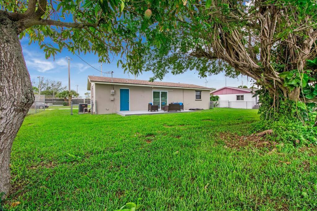 Modern Getaway Near The Beach With Room For A Boat West Palm Beach Exterior foto
