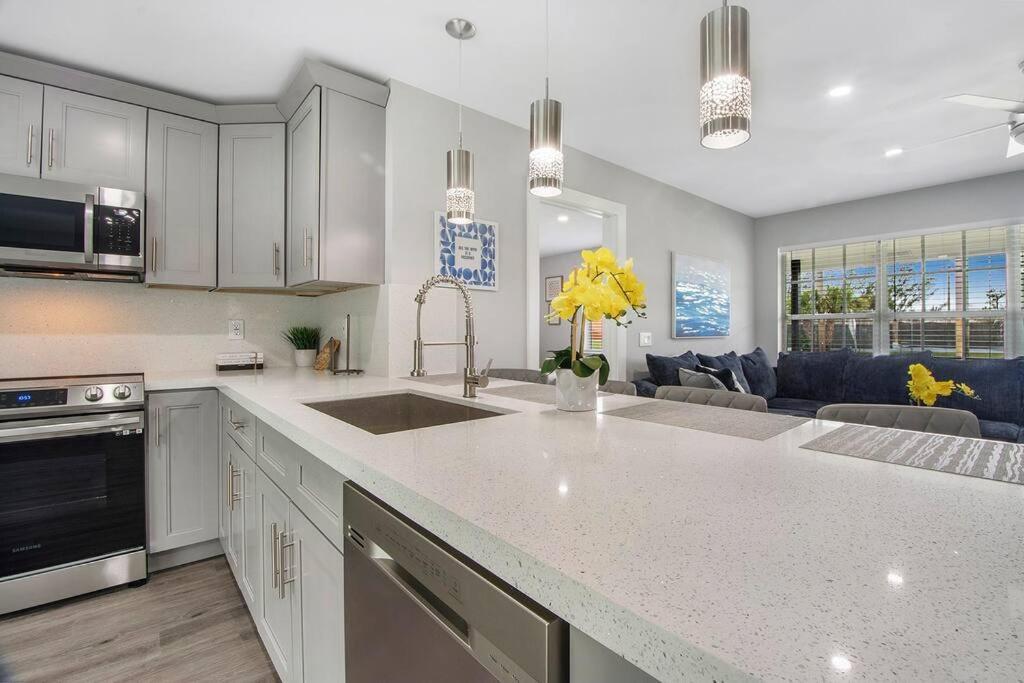 Modern Getaway Near The Beach With Room For A Boat West Palm Beach Exterior foto